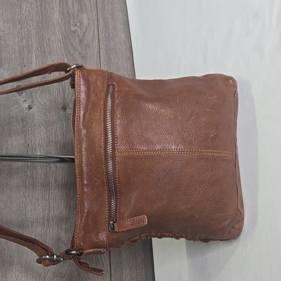 Vilenca Holland Brown Woven Crossbody Shoulder Bag - Picture 3 of 8